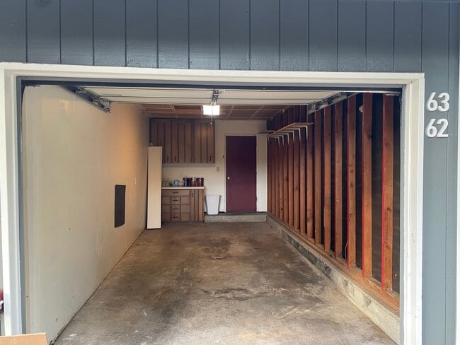 Building Photo - 1500 Lake Park Dr SW