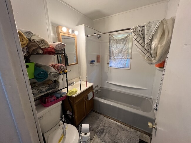 Building Photo - 549 N Dunham St