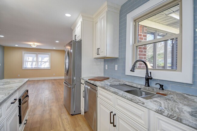 Building Photo - FOR RENT VIRGINIA BEACH