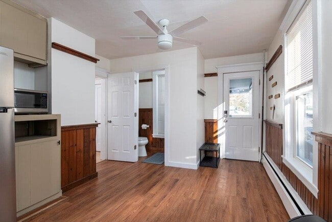 Building Photo - 122 Oak St