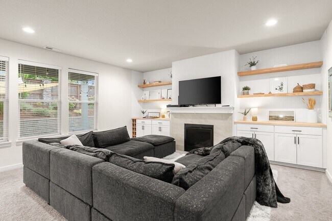 Building Photo - Newer Construction 4 Bedroom Home at Pleas...
