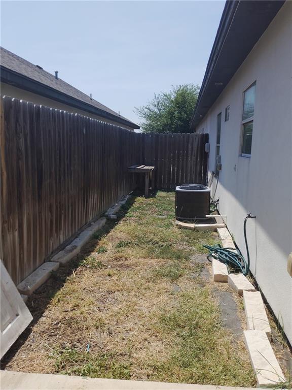 Building Photo - 208 Teak Dr