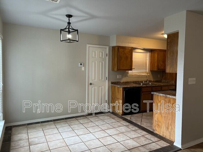 Building Photo - 1120 W Florence Ct