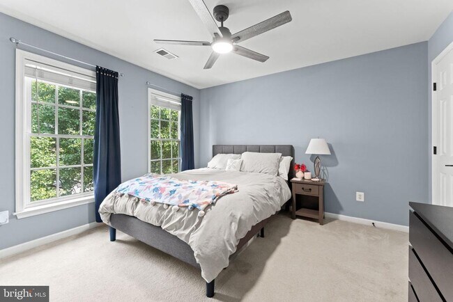 Building Photo - 43550 Riverpoint Dr