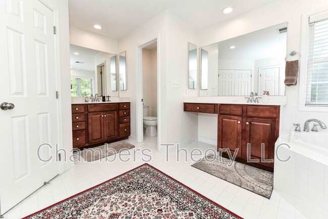 Building Photo - 25798 S Village Dr