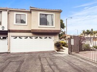 Building Photo - Charming Costa Mesa Townhouse