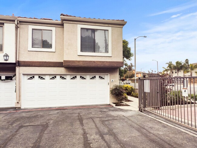 Primary Photo - Charming Costa Mesa Townhouse