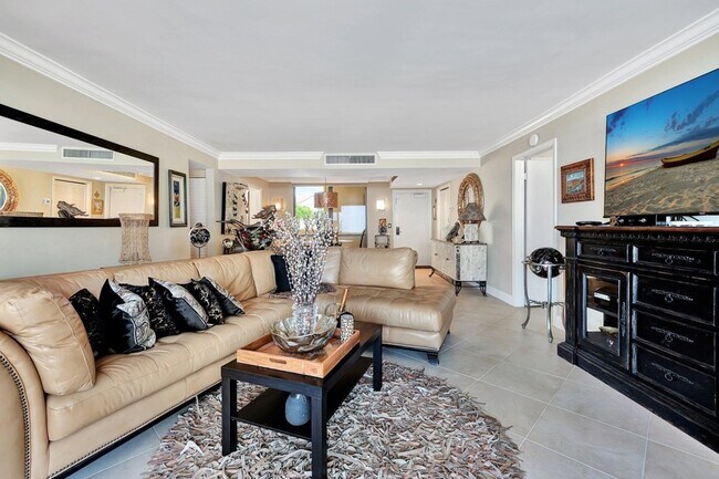 Building Photo - 134 Lakeshore Dr