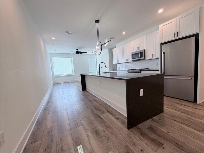 Building Photo - 1417 Kramer Ln