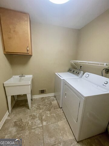 Building Photo - 242 Ebenezer Church Rd