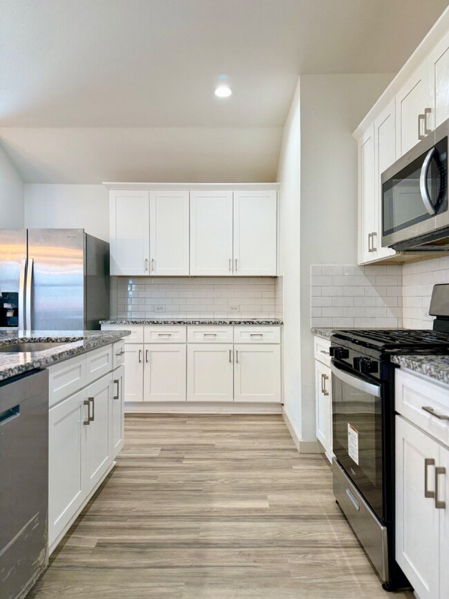 Building Photo - Frenship ISD Perfection! Stunning 4 Bed, 2...