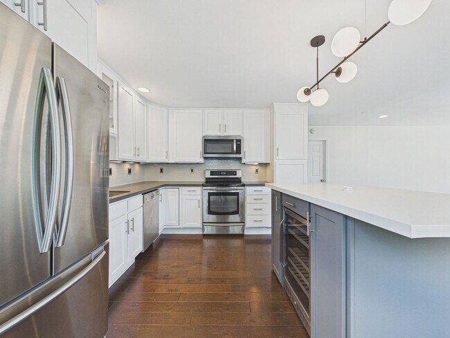 Building Photo - Bright Corner 2BR/2BA in Prime Anza Vista | Parking Included | Exceptional Natural Light