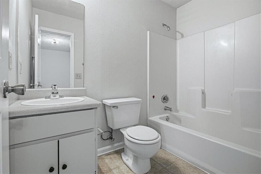 Building Photo - 1337 Sweet Pine Dr