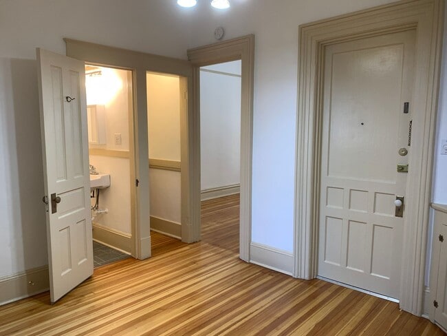 Building Photo - 292 Lark St