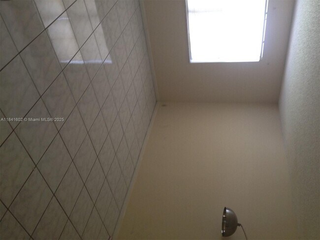 Building Photo - 6101 N Falls Cir Dr