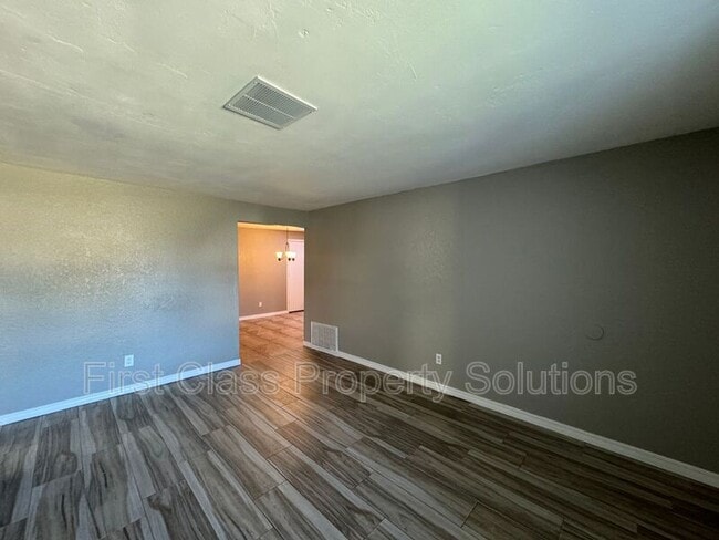 Building Photo - 3524 Hillside Dr