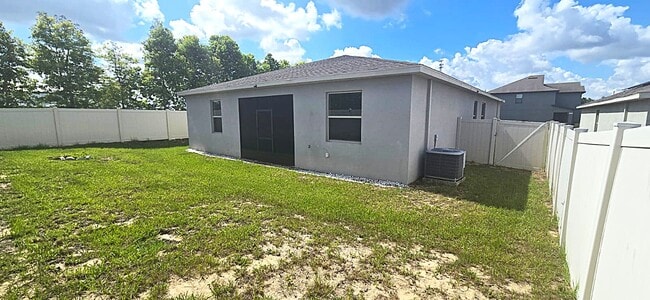 Building Photo - 212 Bergamot Lp