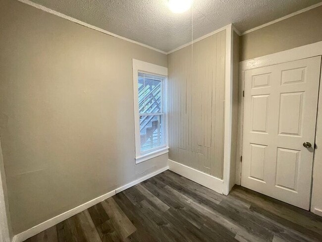 Building Photo - 325 Amherst St