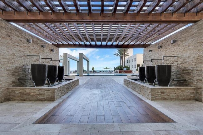 Building Photo - 101 S Fort Lauderdale Beach Blvd