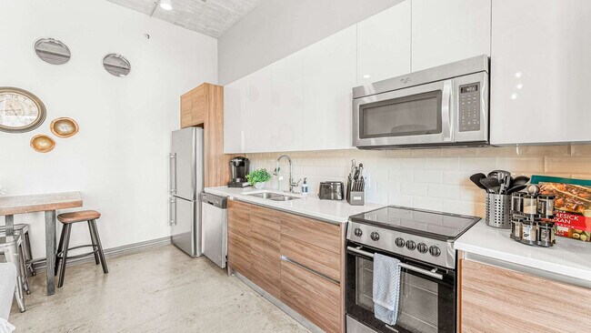 Building Photo - 555 Evergreen St