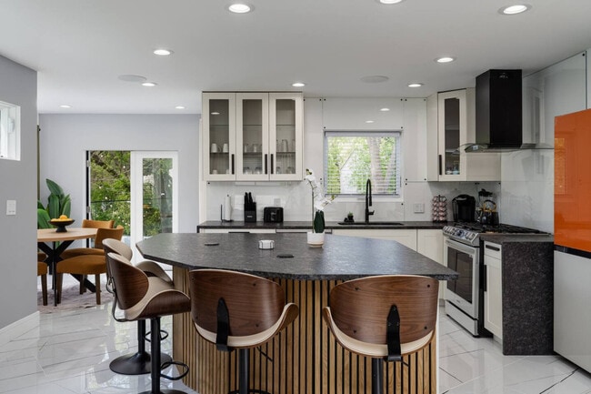 Building Photo - 4016 Eaton Dr