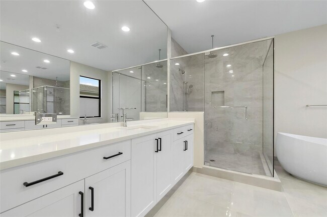 Building Photo - 20119 Pacific Dunes Dr