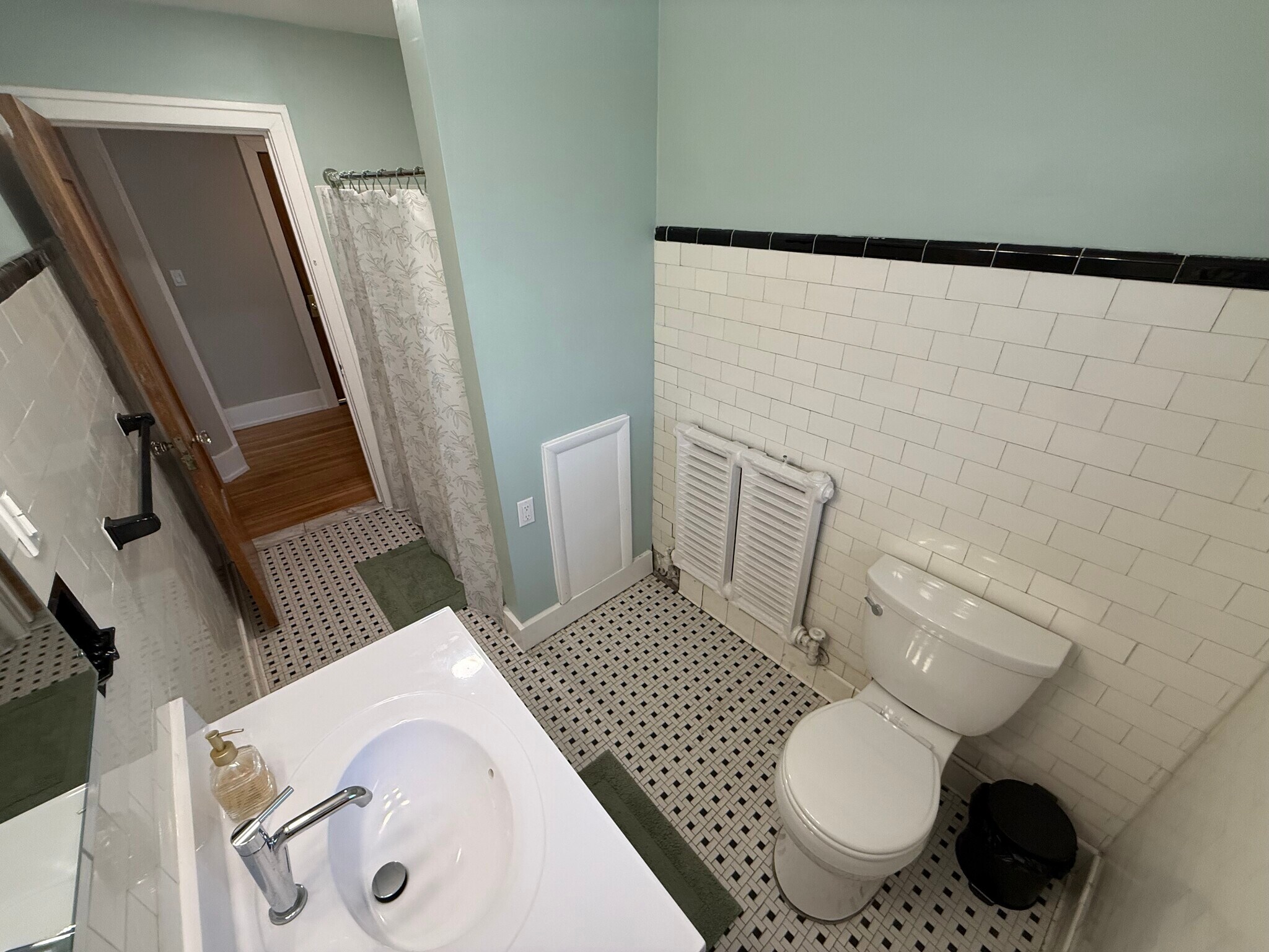 Building Photo - 1160 Monroe Ave