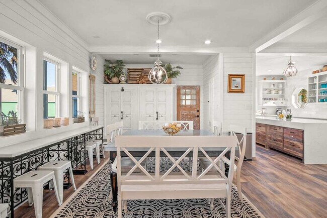 Building Photo - 707 Parkplace-SI ID1036727P