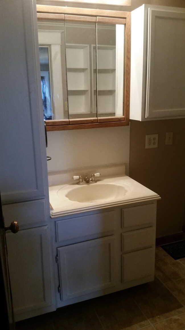 Building Photo - 109 Leland Ave