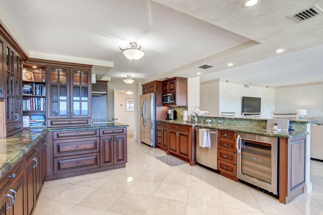 Building Photo - 4301 N Ocean Blvd