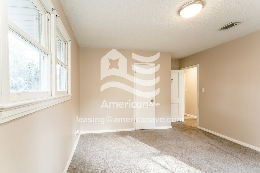 Building Photo - 3028 Acorn Rd