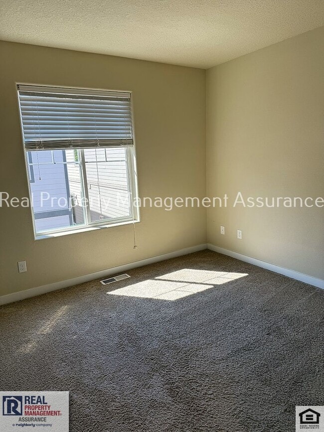Building Photo - 410 SW Basilone Terrace