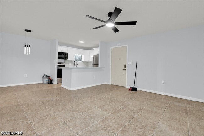 Building Photo - 5713 Foxlake Dr