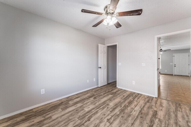 Building Photo - 3300 SW Landau Ct