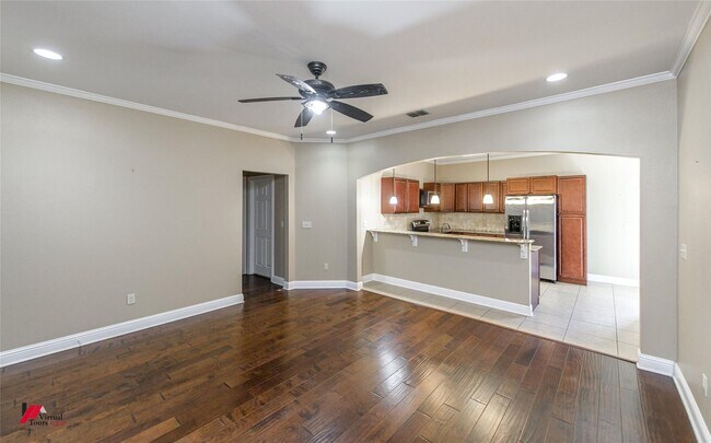 Building Photo - Villaggio Townhouse
