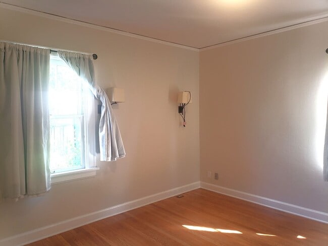 Building Photo - Charming Irvington Home with 3 Levels of L...