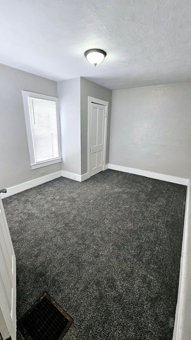 Building Photo - 138 Poplar St