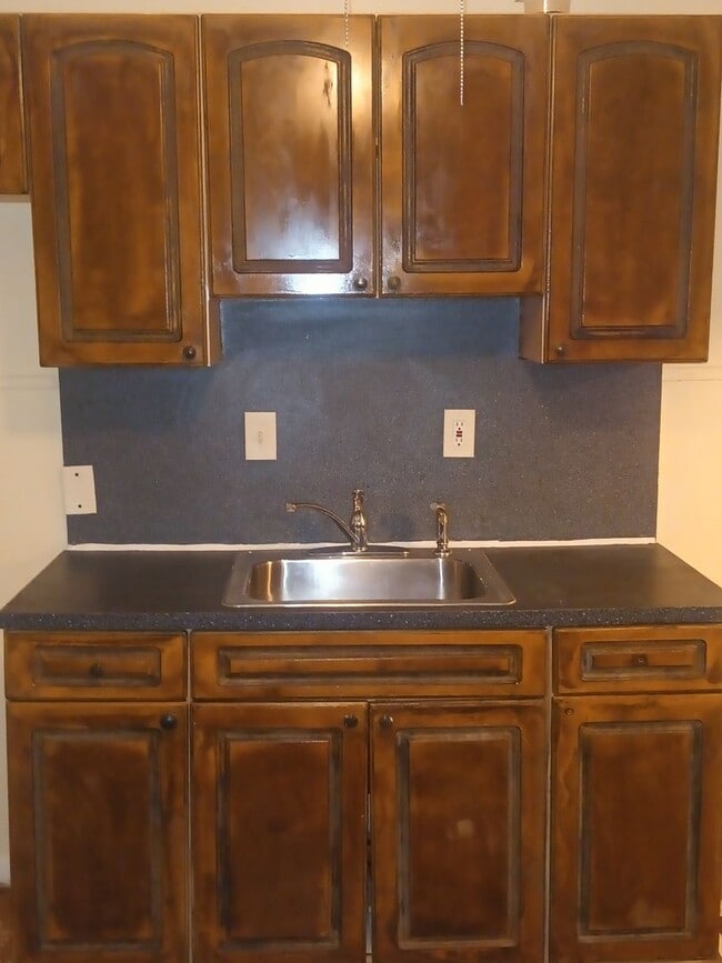 Building Photo - 2 Bedroom Section 8 Home for Lease