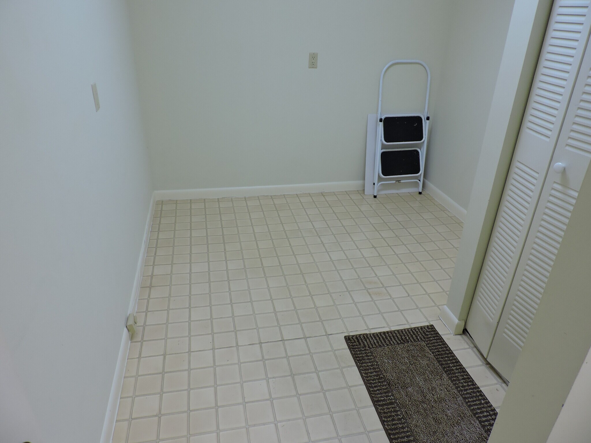 Building Photo - 701 Seafarer Cir