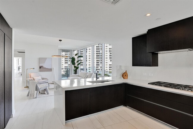 Building Photo - 2200 N Ocean Blvd