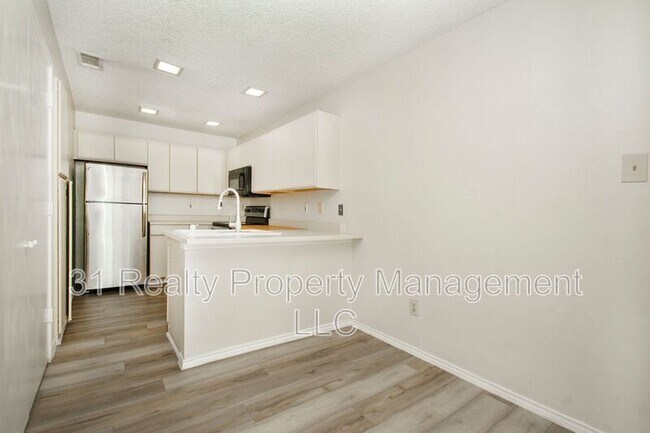 Building Photo - 4242 N Capistrano Dr