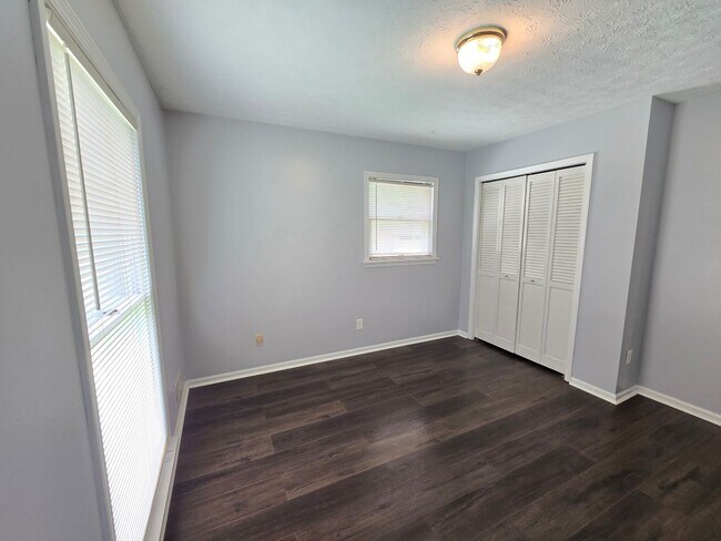 Building Photo - Brick Ranch in the heart of Jeffersontown! Featuring hardwood styled floors, 3 Bedrooms, 1.5 Bath...