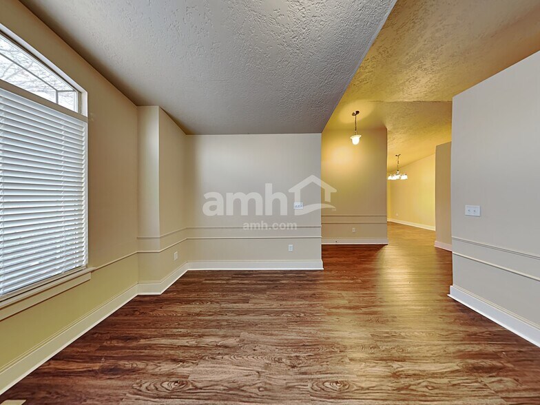 Building Photo - 9667 W Silverspring St