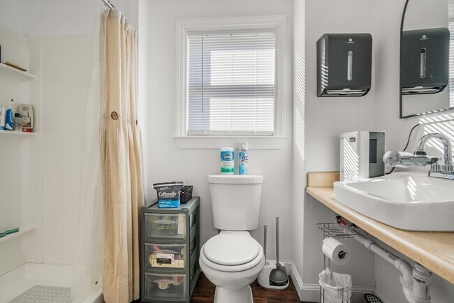 Building Photo - 148 N Franklin St