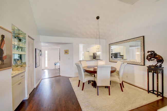 Building Photo - 7455 Glendevon Ln
