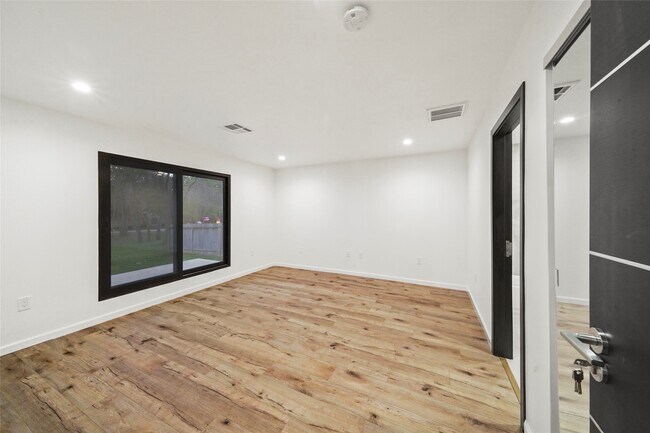 Building Photo - 2438 Carriage Lamp Ln