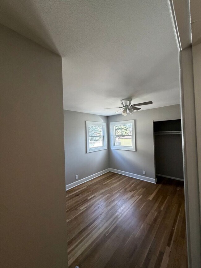 Building Photo - 516-518-518 S 70th St