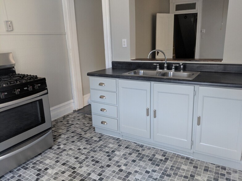 Freshly painted kitchen - 935 N 5th St