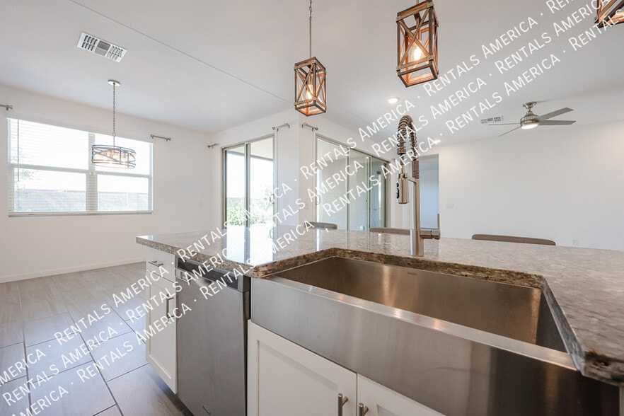 Building Photo - 40622 W Williams Way