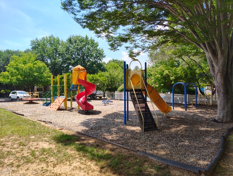 Building Photo - 600 Reusens Rd